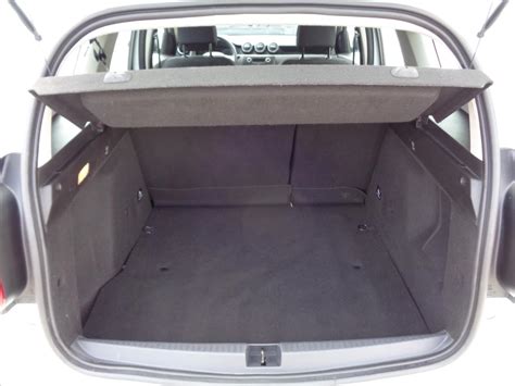 Interiér Picasso: prostor pro 4-5 osob a 550 l zavazadlový prostor