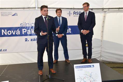 Organizátoři a rozhodčí během slavnostního zahájení