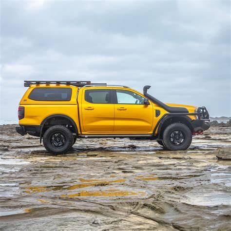 Infografika: Schéma výbavy Ford Ranger s ARB Ascent a Rhino-Rack