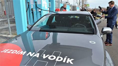 Ikony symbolizující taxi, vlak a čerpací stanici