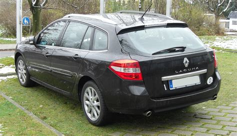 Renault Laguna III Grandtour - boční pohled a otevřený kufr