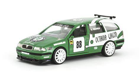 Ilustrace závodní Škoda Octavia Wagon 1:43 s popisem technických detailů