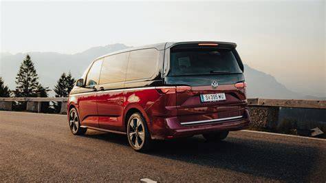 Infografika: Srovnání verzí VW Multivan T6/T6.1 (Long, Comfortline, 4x4, DSG)