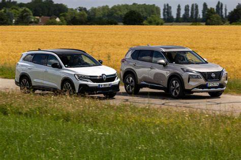 Infografika: srovnání pohonu a technologií Nissan X-Trail vs Renault Espace