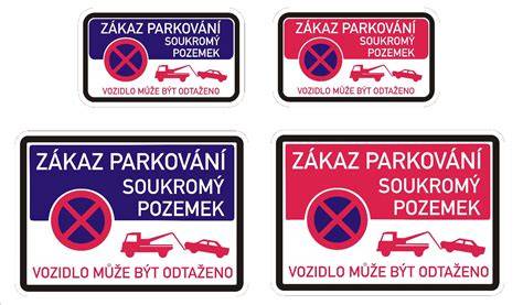 Foto s ukázkami různých typů cedulí Neparkovat, Zákaz parkování, Vozidlo bude odtaženo