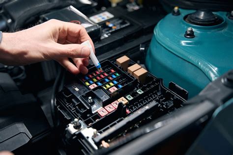 Mapa de conexión eléctrica del Volvo 850 con ubicación de placas y relés