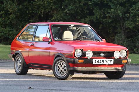 Infografika: Vývoj Ford Fiesta XR2 a klíčové technické parametry