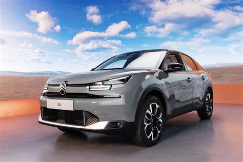 Infografika: Srovnání typů předních světlometů Citroën C4 a C4 Picasso