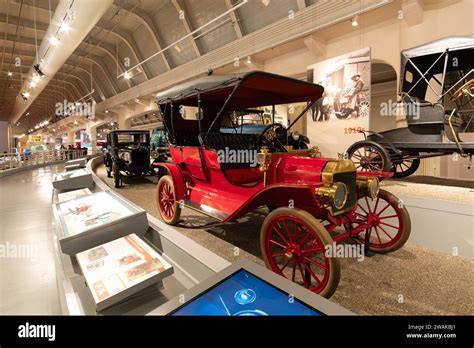 Exponáty a vozy v Henry Ford Museum
