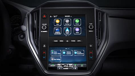 Ilustrace interiéru moderní Subaru Impreza s displejem infotainment systému a bezdrátovým nabíjením.