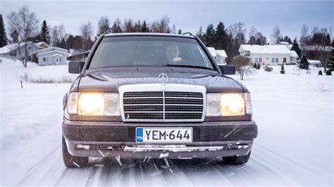 Mercedes-Benz W124 - schematické uspořádání světlometů a jejich přístup