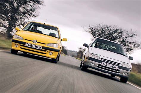 technická ikonografie Saxo a Peugeot 106 spolu