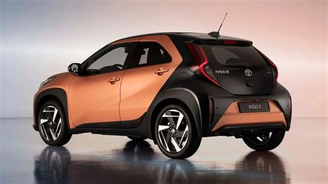 image_of_Aygo_X_interior_and_dimensions
