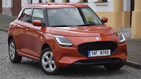 Suzuki Swift městské ulice parkování