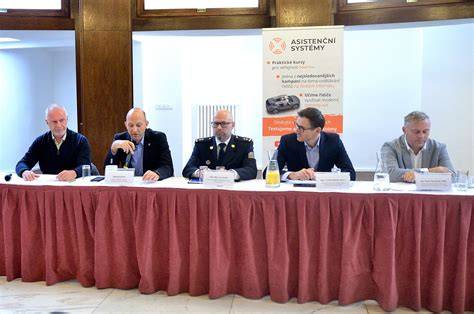 Schéma evropského rámce pro pokročilé asistenční systémy v autech