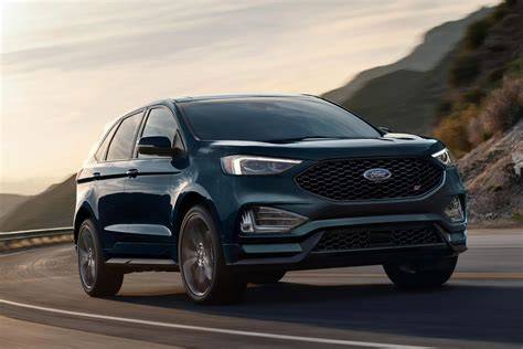 Infografika srovnání spotřeby paliva podle motorů Ford Edge (Edge I a Edge II).
