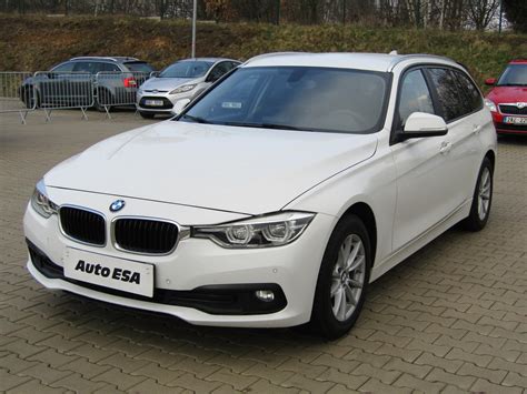 Interiér BMW Řada 3 Touring (F31) s otevřeným kufrem