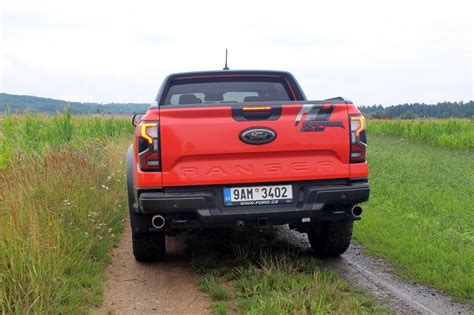 Obrázek: Ford Ranger v terénu a v interiéru