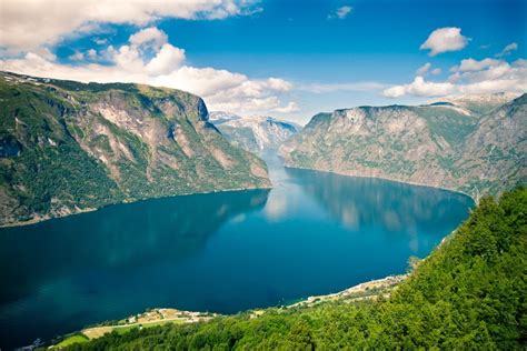 Fotografie norské krajiny: fjordy, hory a klidná jezerní oblast