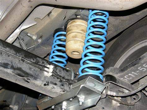 schéma: Postup výměny přední pružiny u Ford Focus