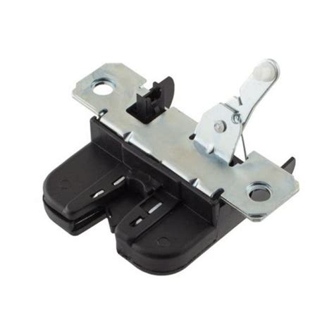 Detailní pohled na zámek pátých dveří s vyznačeným místem pro čidlo