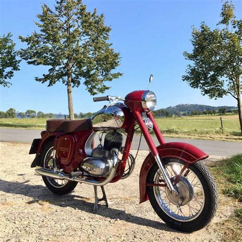Příklady motocyklů s personalizovaným lakováním dílů