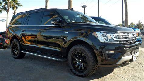 Ford Expedition IV MAX a jeho délka a prostor (viz galerii)