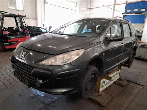 Obrázek: Autovrakoviště Peugeot Teplice - zázemí dílů a servis