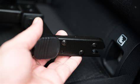 schematicky zobrazení úchytů sedáku a isofix krytek
