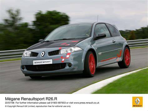 megane_r26_r.jpg