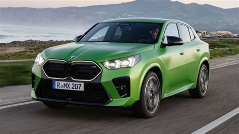 Mapa nabídky BMW X2 a X3 s uvedením klíčových výbav
