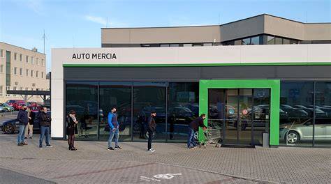 Infografika: nabídka služeb Renault Auteco Boskovice (prodej nových a ojetých vozů, servis, díly, pojistné řešení)