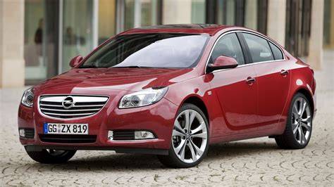 Infografika: Porovnání verzí Opel Insignia a jejich hlavních technických parametrů