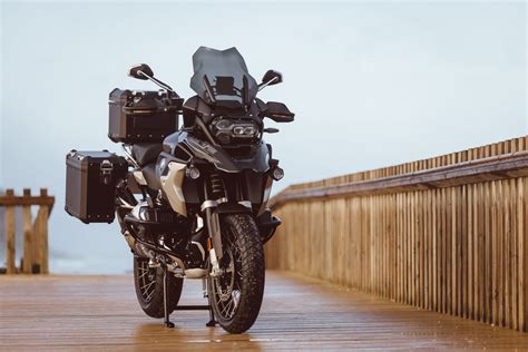 BMW R1200 GS s instalovanou originální navigací v držáku