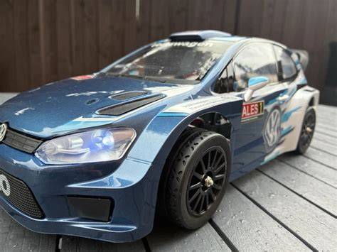 Obrázek srovnání podvozků 1:10 rally a drift