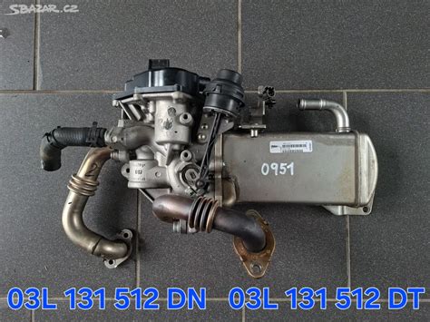 Detailní pohled na EGR ventil s připojeným chladičem spalin