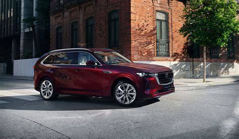 Infografika: Exteriér a interiér Mazda CX-80 - design a materiály