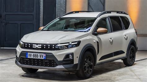 Fotografie vozů Dacia Spring, Jogger a Duster