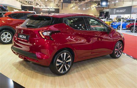 Infografika: Porovnání verzí motorů Nissan Micra (K14) - výkon, objem, spotřeba a emise