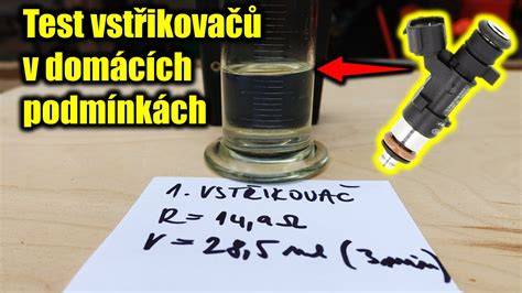 Infografika ukazující průřez tesněním vstřikovače a jeho umístění v motoru