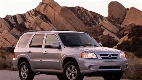 Infografika: srovnání výbav a motorů Mazda Tribute 2000-2011