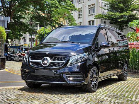 Infografika: Porovnání verzí Mercedes V250 a základní parametry