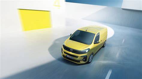 Infografika: Schéma výměny sedáčku Opel Vivaro, se zobrazením vyřazení staré pěny a nasazení nové (<i>vhodné pro Opel Vivaro A (01/2001 - 07/2014)</i>)