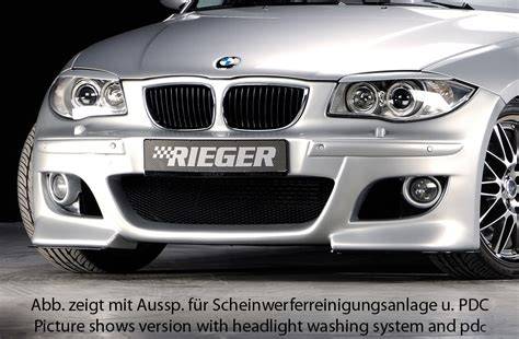 Ilustrace systému parkovacího asistenta a adaptivních světlometů BMW