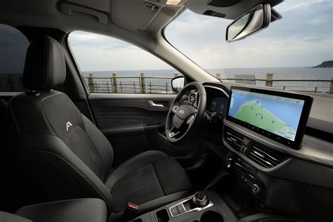 Interiér vozu Ford Kuga s multimediálním systémem SYNC 4