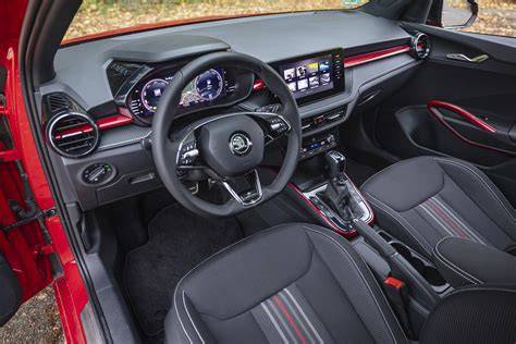 interiér Škoda Fabia Monte Carlo červený detail sedadla