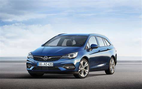 Opel Astra Sports Tourer na silnici
