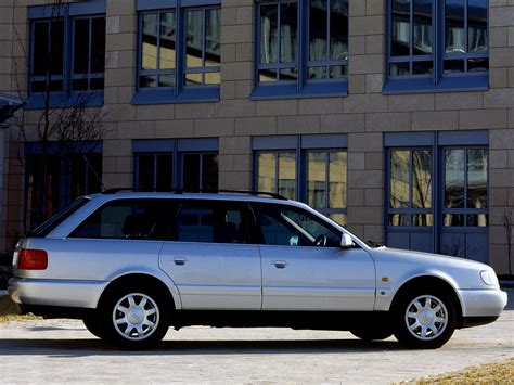 Audi A6 C4 Avant bok