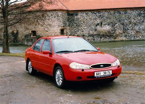 Historie debutu Mondeo a původní rozměry