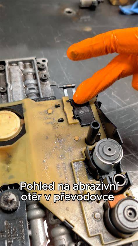 Infografika: schéma výměny spojky a součástí v převodovce